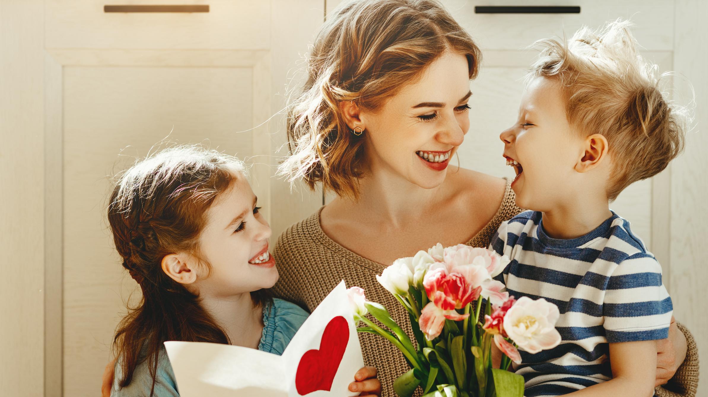 Đoạn văn mẫu viết về mẹ bằng tiếng Anh ngắn gọn