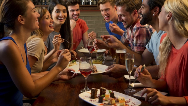 câu tiếng Anh giao tiếp khi đi dự tiệc 